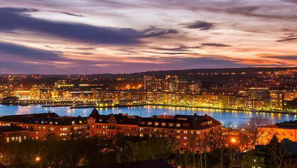 Solnedgång över en stad