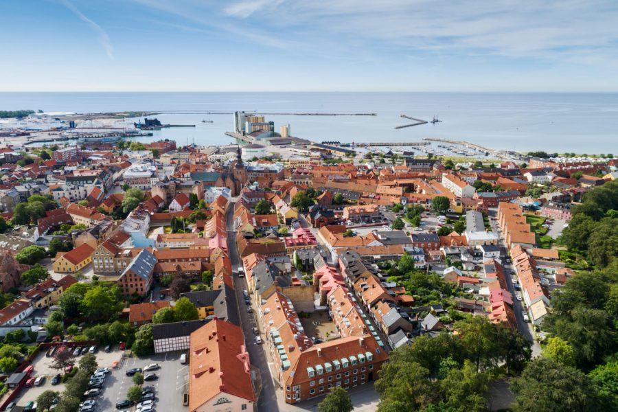 Klimatanpassningsåtgärder för den byggda miljön. Översiktsbild över stad och land. Foto: Kentaroo Tryman/Scandinav.